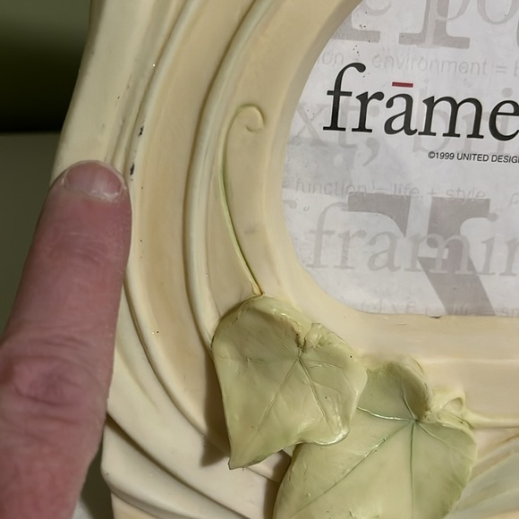 Vintage frame-ology picture frame. Lillies & Ivy 1998 Terri Russell.  Heavy - Picture 5 of 9